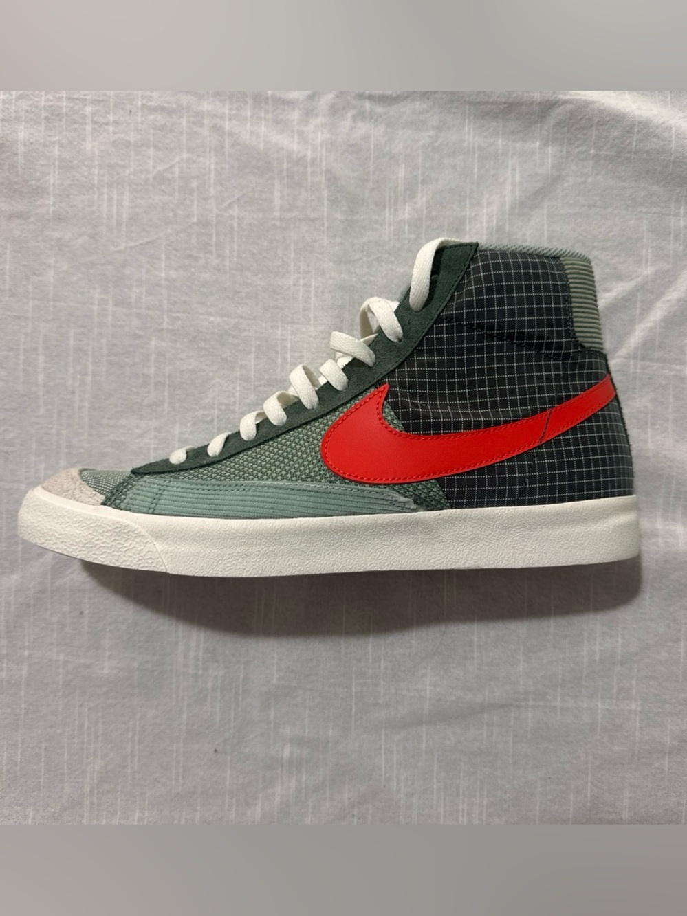 Nike Men’s Blazer Mid ’77 Vintage 
Patch Dutch Green